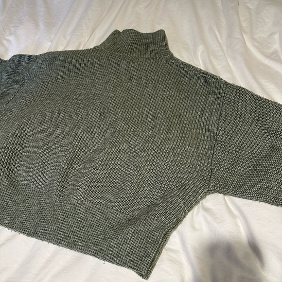Green h&M mock neck sweater - Picture 3 of 3